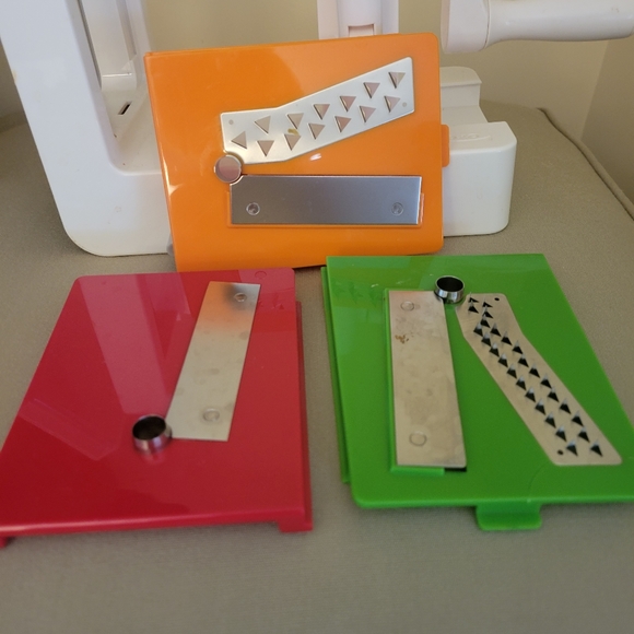 OXO Good Grips 3-blade Tabletop Spiralizer with Stronghold Grip - Picture 2 of 8